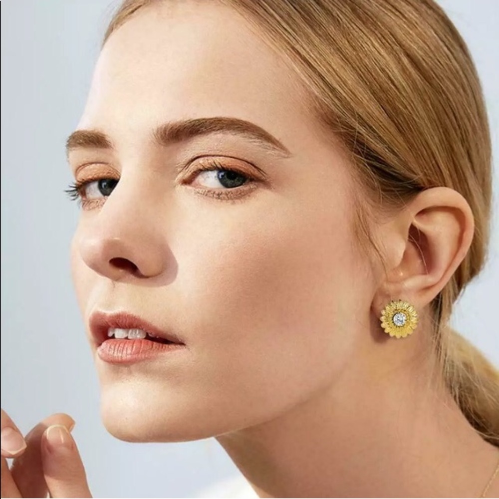 ❤️gorgeous gold sunflower stud earrings - Picture 10 of 10